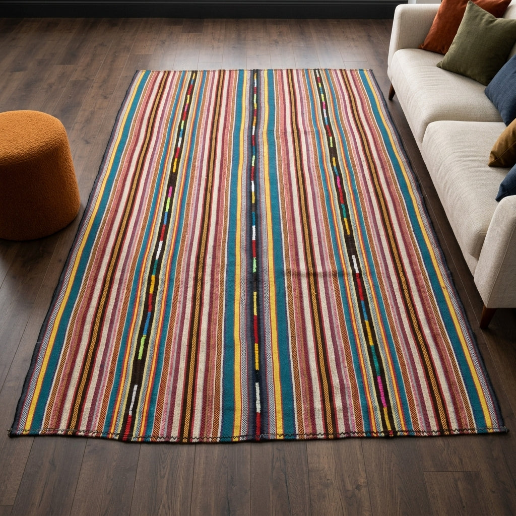 Striped pattern on the Emel vintage kilim rug – handwoven flatweave in Anatolia, Turkey