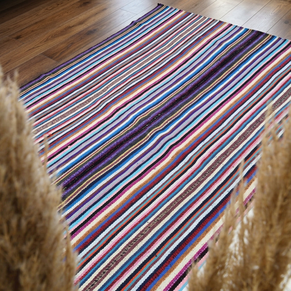 Striped pattern on the Glaucophora vintage kilim rug – handwoven flatweave in Anatolia, Turkey