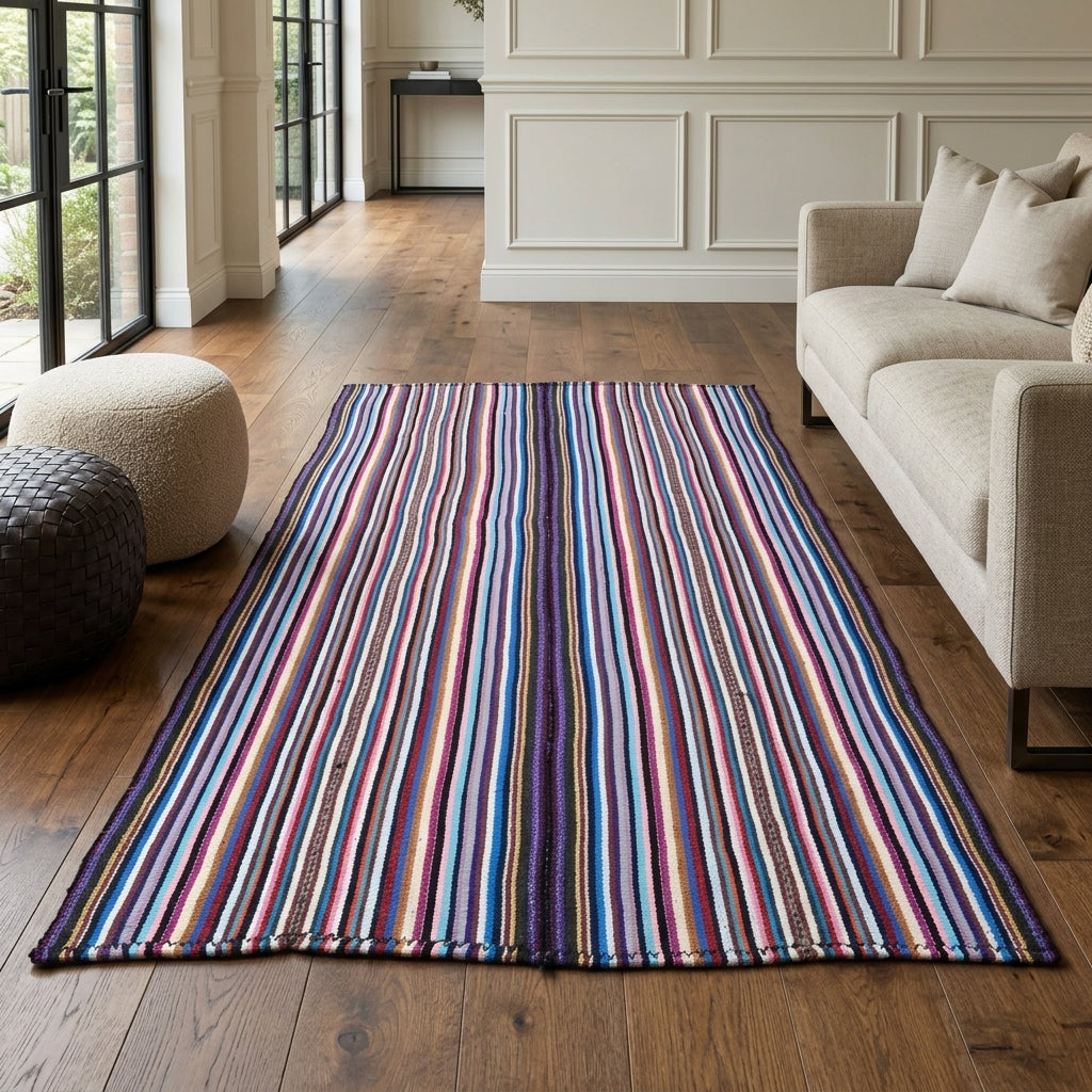 Striped pattern on the Glaucophora vintage kilim rug – handwoven flatweave in Anatolia, Turkey