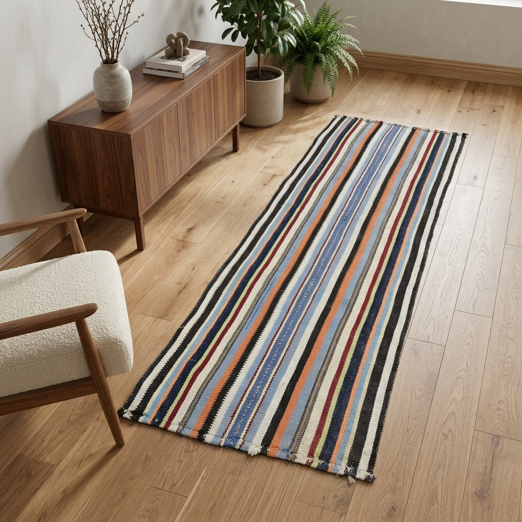 Striped pattern on the Jalesena vintage kilim runner rug – handwoven flatweave in Anatolia, Turkey