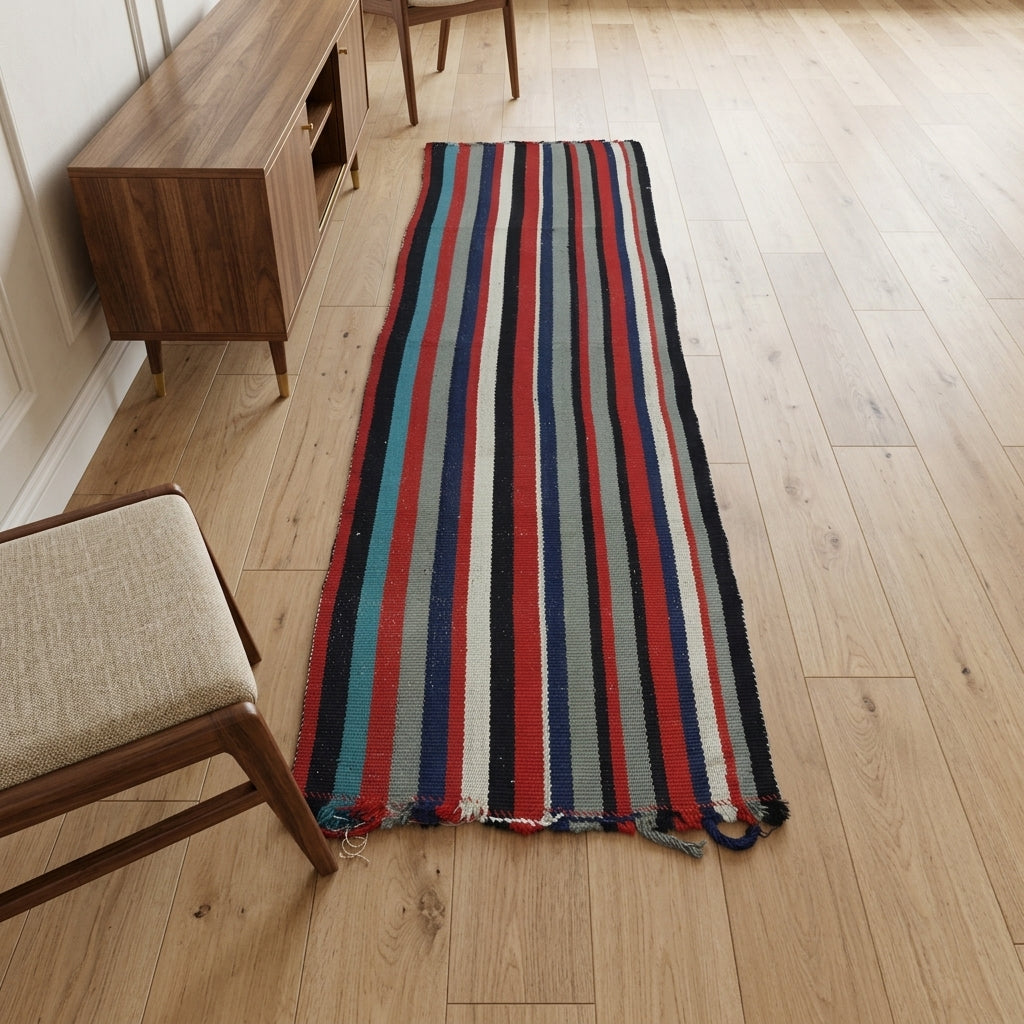 Striped pattern on the Isotima vintage kilim runner rug – handwoven flatweave in Anatolia, Turkey