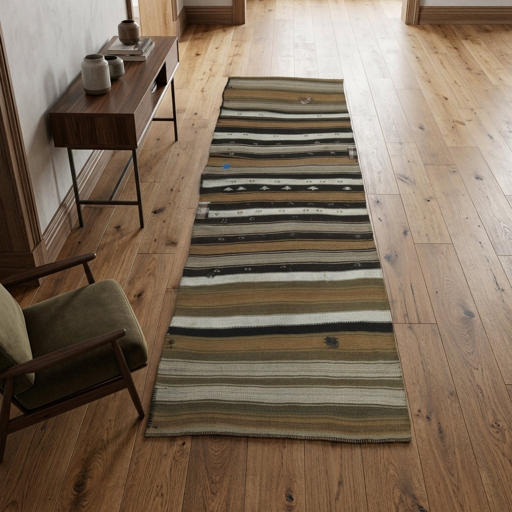 Striped pattern on the Isorhoda vintage kilim runner rug – handwoven flatweave in Anatolia, Turkey