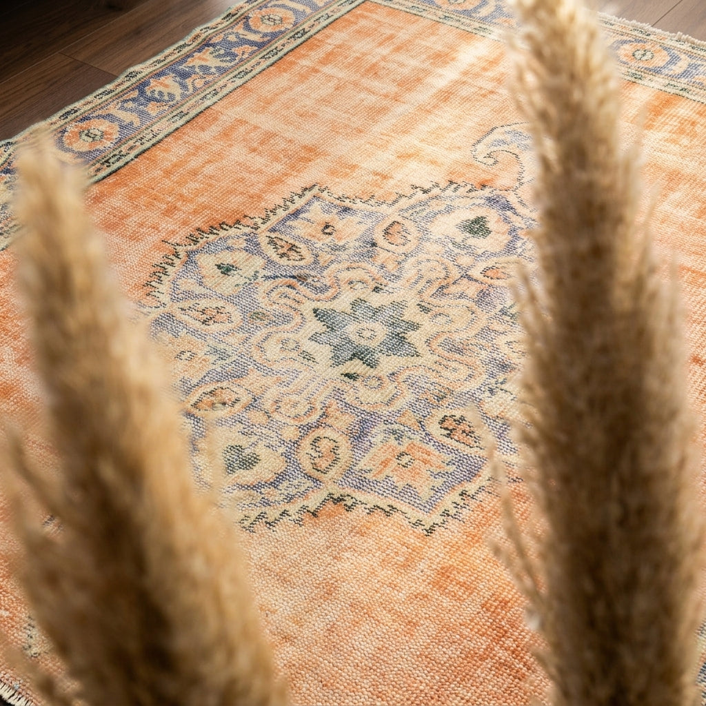 Oriental pattern on the Elifbahar vintage area rug – handmade in Anatolia, Turkey