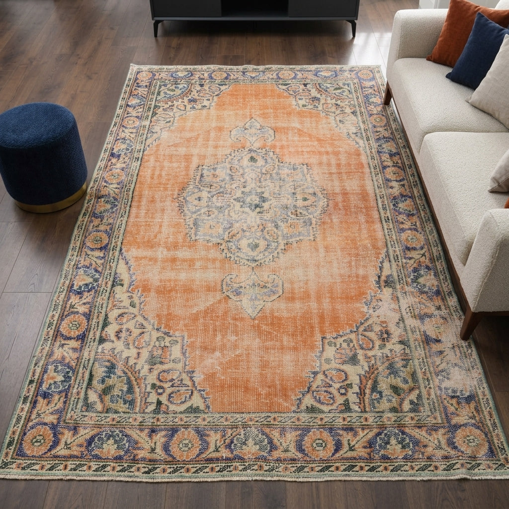 Oriental pattern on the Elifbahar vintage area rug – handmade in Anatolia, Turkey