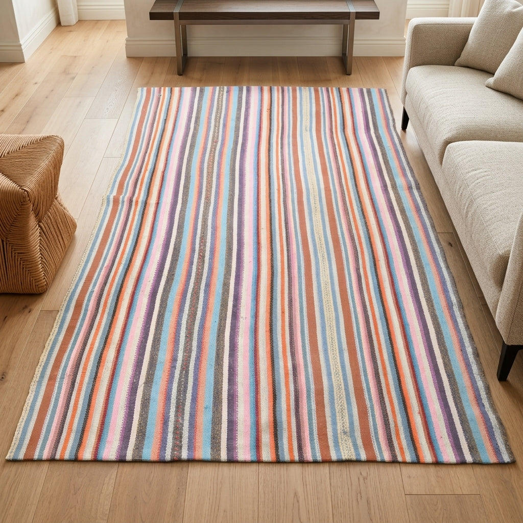 Striped pattern on the Zerisik vintage kilim rug – handwoven flatweave in Anatolia, Turkey