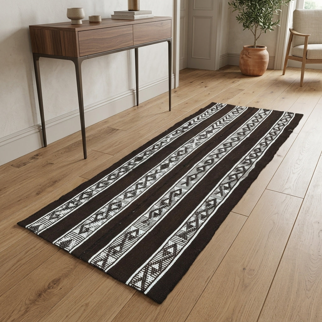 Striped pattern on the Durucihan vintage kilim rug – handwoven flatweave in Anatolia, Turkey