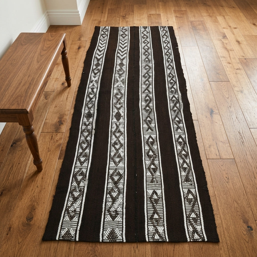 Striped pattern on the Durucihan vintage kilim rug – handwoven flatweave in Anatolia, Turkey