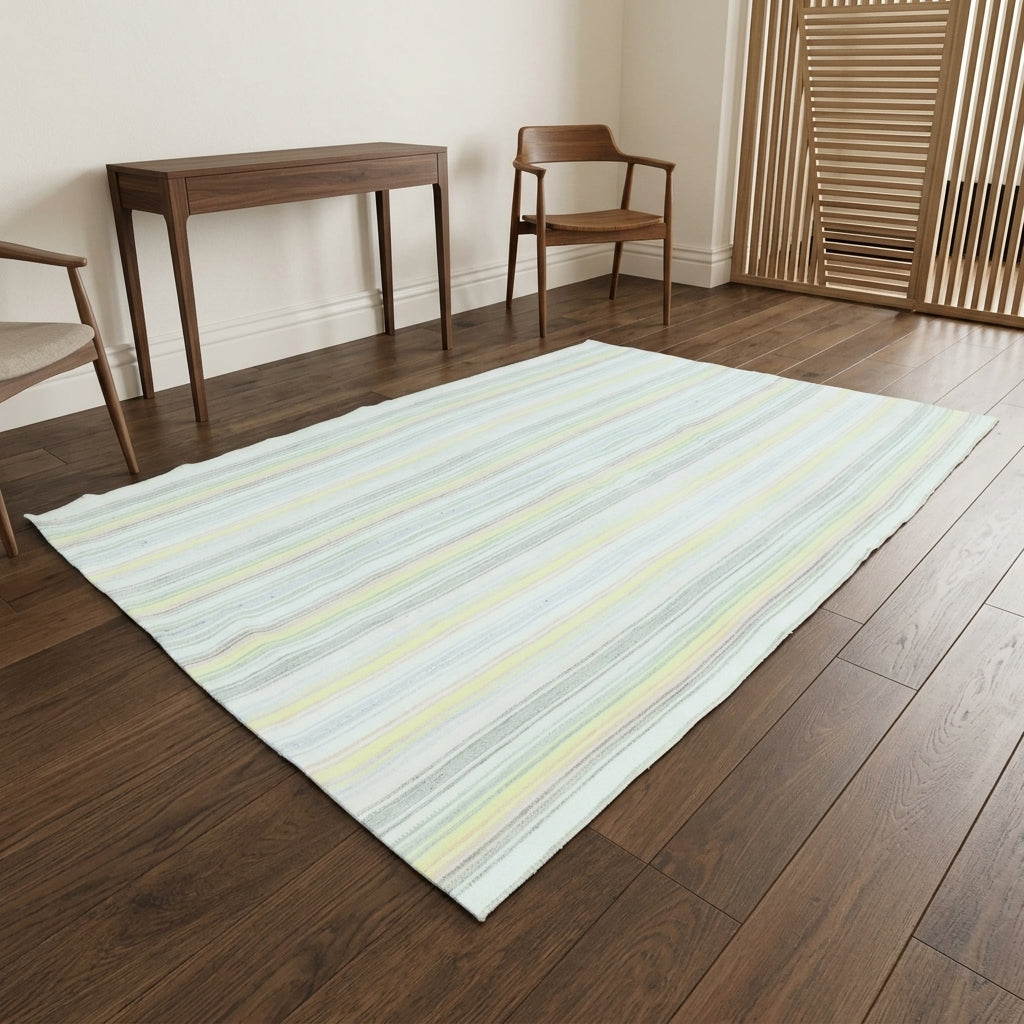 Striped pattern on the Hurremnur vintage kilim rug – handwoven flatweave in Anatolia, Turkey
