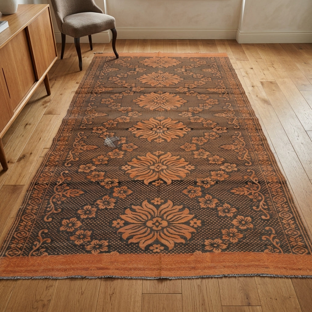 Ikat pattern on the Aysel vintage kilim rug – handwoven flatweave in Anatolia, Turkey