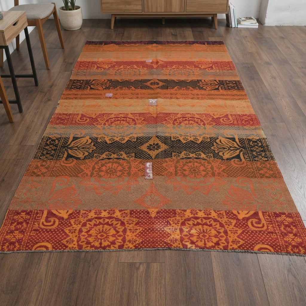 Tribal pattern on the Yelizsel vintage kilim rug – handwoven flatweave in Anatolia, Turkey