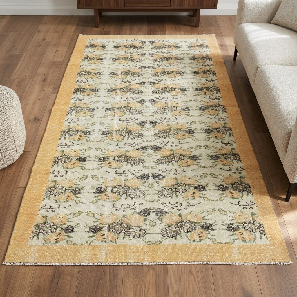 Oriental pattern on the Eleuthenesia vintage area rug – handmade in Anatolia, Turkey