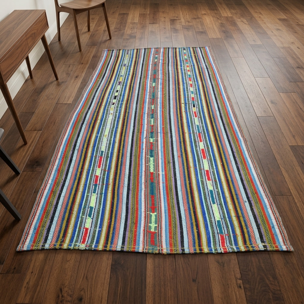 Striped pattern on the Serinpezir vintage kilim rug – handwoven flatweave in Anatolia, Turkey
