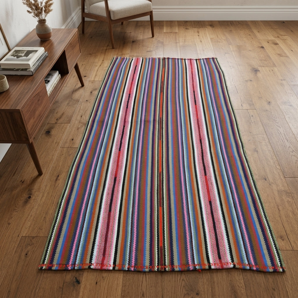 Striped pattern on the Ouranomira vintage kilim rug – handwoven flatweave in Anatolia, Turkey