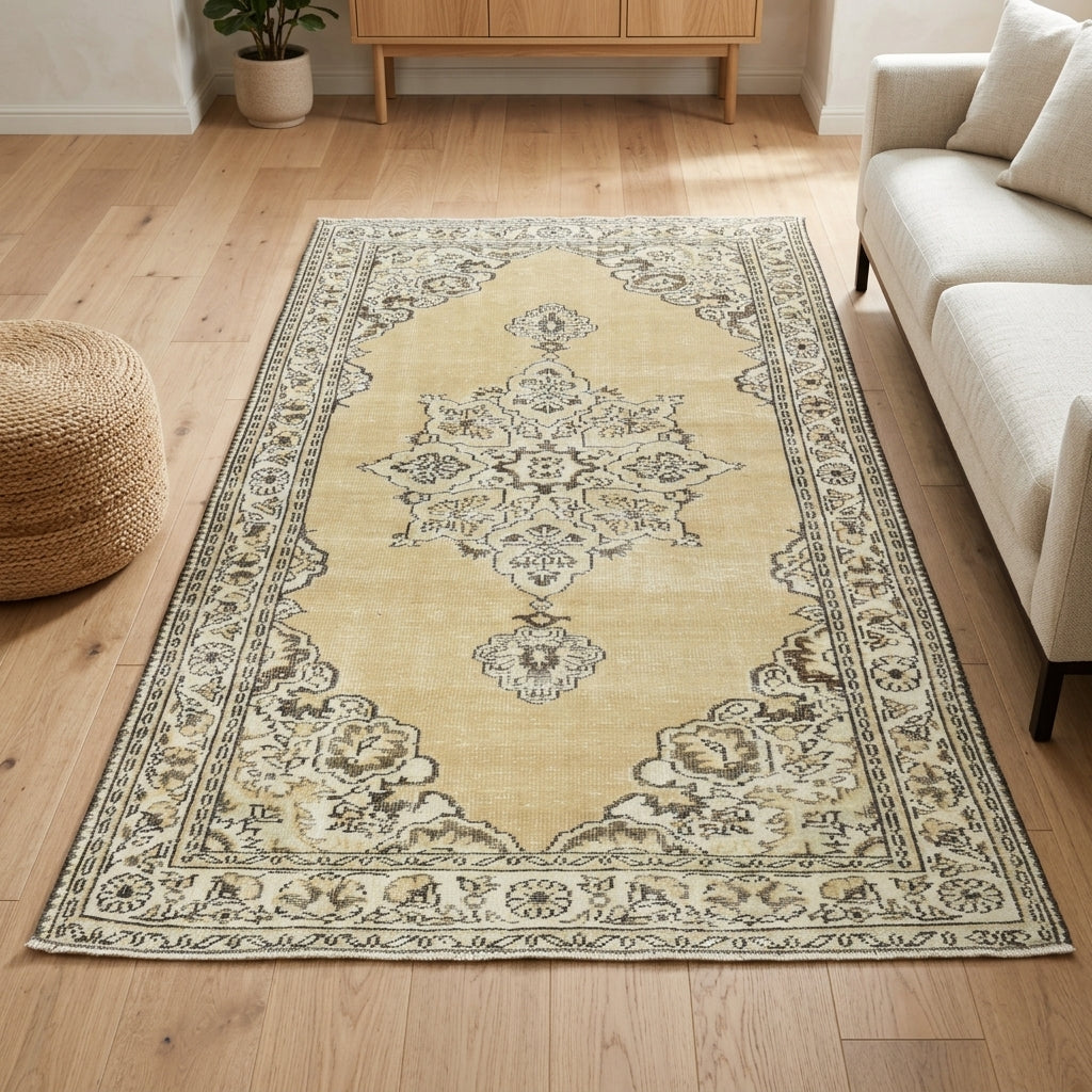Oriental pattern on the Serindeniz vintage area rug – handmade in Anatolia, Turkey