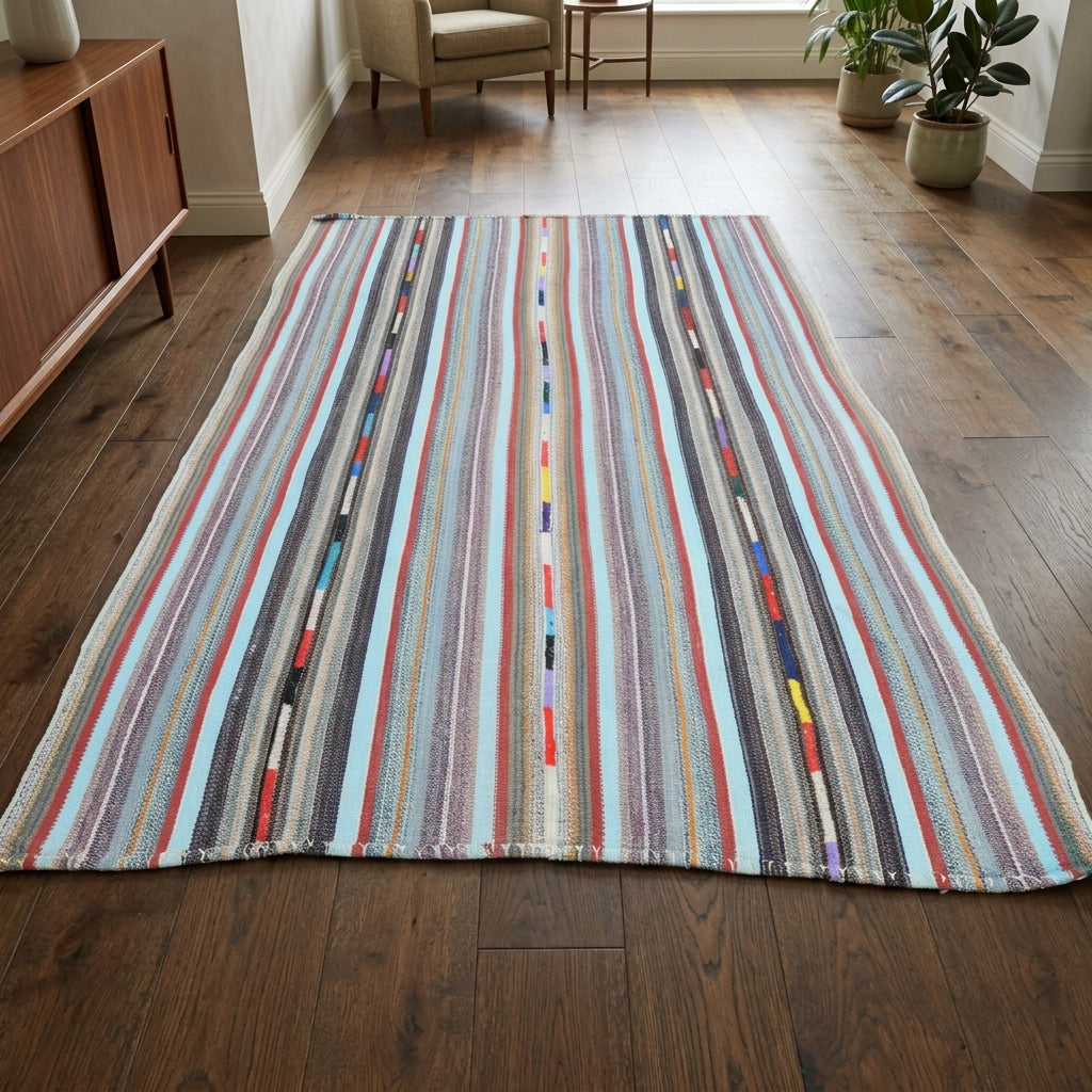 Striped pattern on the Agathaura vintage kilim rug – handwoven flatweave in Anatolia, Turkey