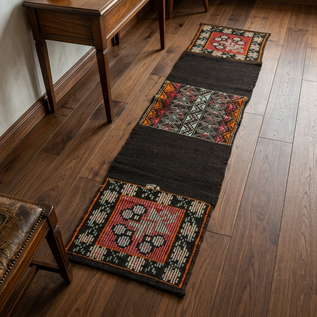Oriental pattern on the Kalymnos vintage kilim runner rug – handwoven flatweave in Anatolia, Turkey