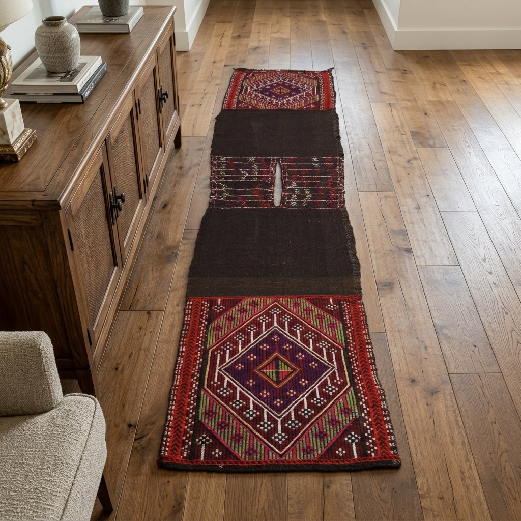 Oriental pattern on the Nazdeniz vintage kilim runner rug – handwoven flatweave in Anatolia, Turkey