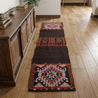 Oriental pattern on the Nausolampe vintage kilim runner rug – handwoven flatweave in Anatolia, Turkey