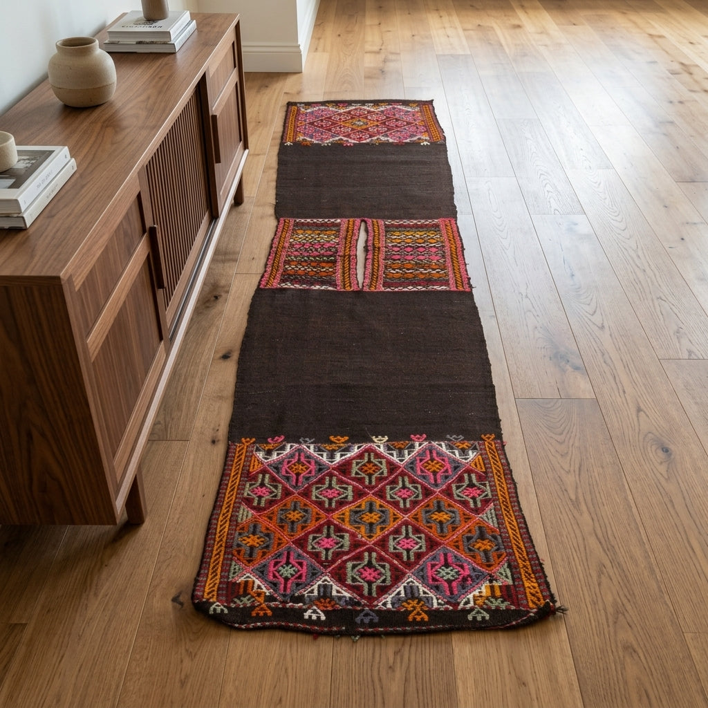 Oriental pattern on the Myrtozoe vintage kilim runner rug – handwoven flatweave in Anatolia, Turkey