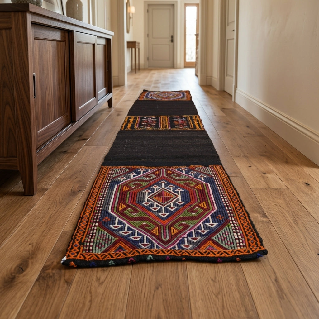 Oriental pattern on the Muazzezgul vintage kilim runner rug – handwoven flatweave in Anatolia, Turkey