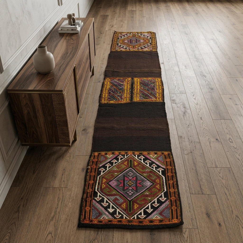 Oriental pattern on the Miraygul vintage kilim runner rug – handwoven flatweave in Anatolia, Turkey