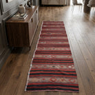 Oriental pattern on the Mestan vintage kilim runner rug – handwoven flatweave in Anatolia, Turkey