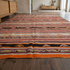 Oriental pattern on the Aglaogena vintage kilim rug – handwoven flatweave in Anatolia, Turkey