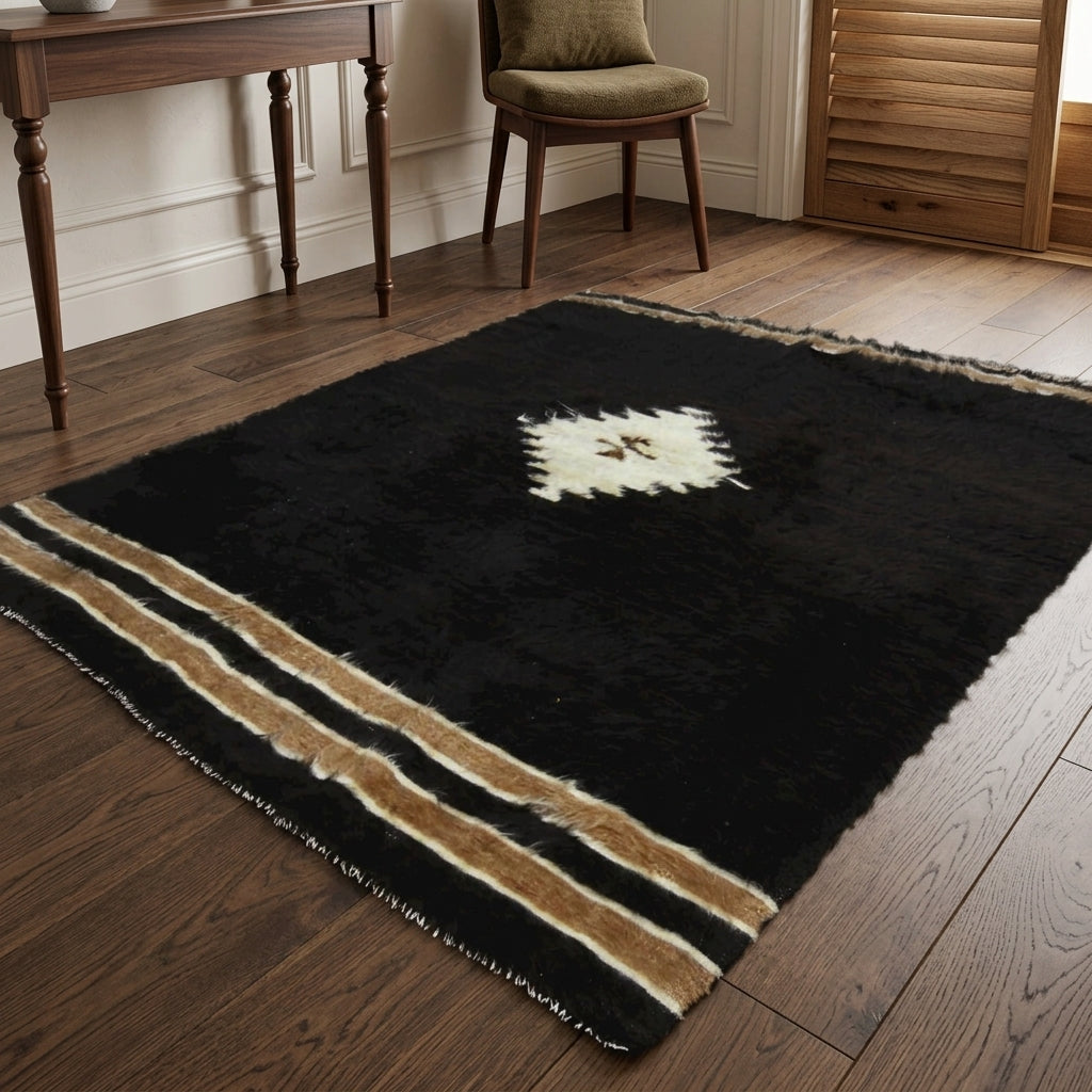 Oriental pattern on the Yagmurhayat Eye Motif vintage kilim rug – handwoven flatweave in Anatolia, Turkey