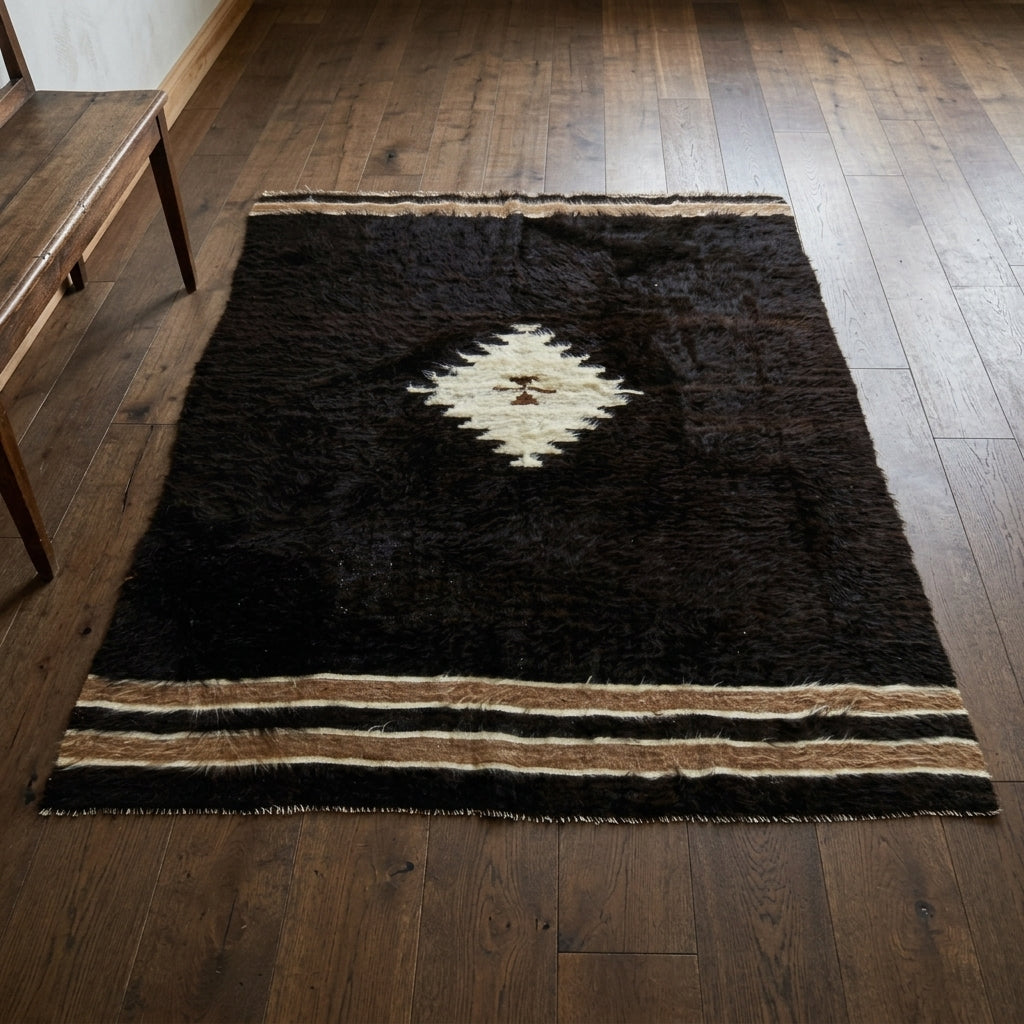 Oriental pattern on the Yagmurhayat Eye Motif vintage kilim rug – handwoven flatweave in Anatolia, Turkey