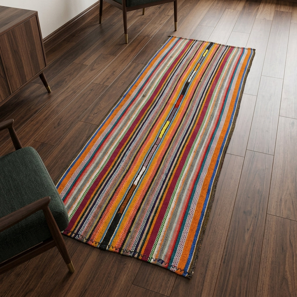 Oriental pattern on the Mahtab vintage kilim runner rug – handwoven flatweave in Anatolia, Turkey