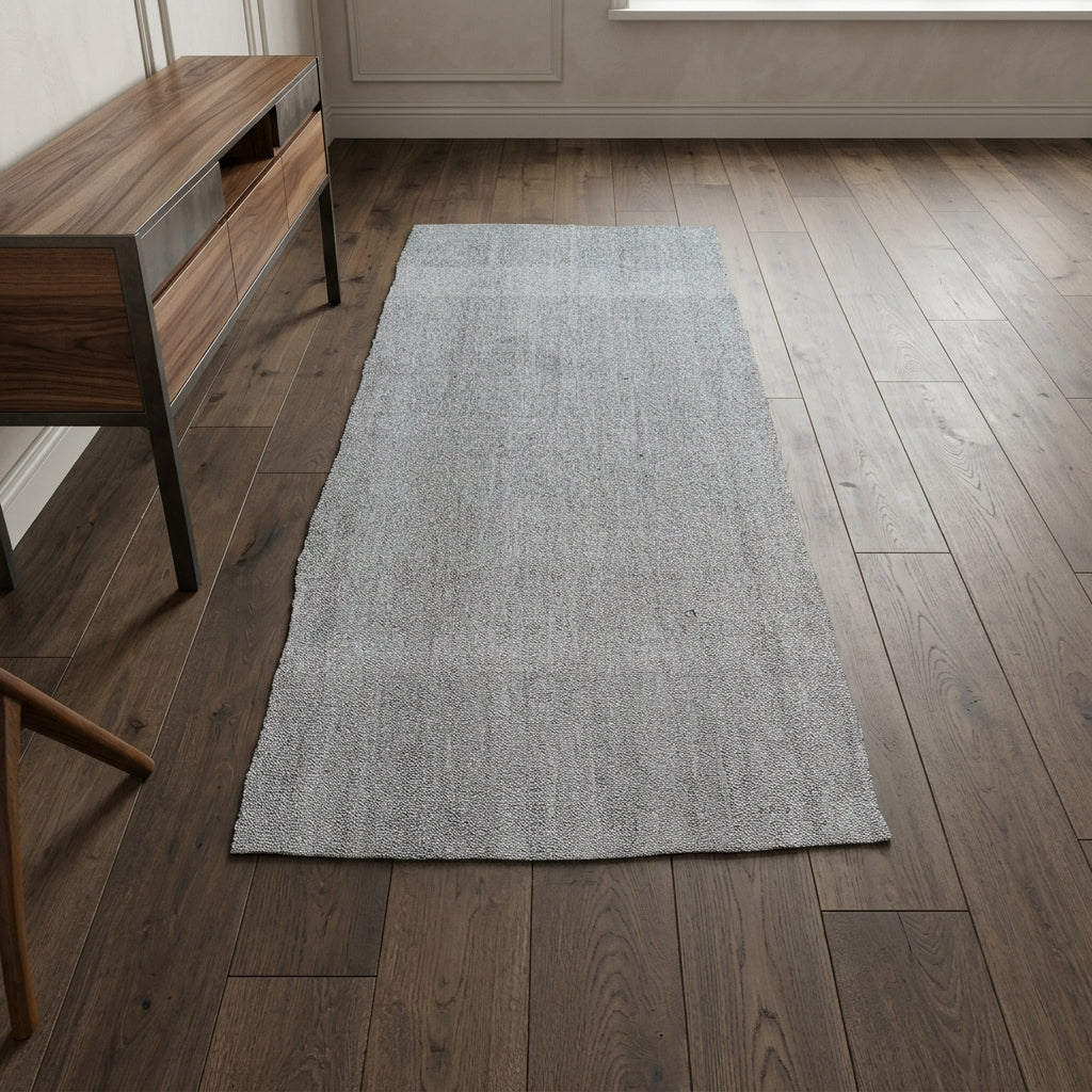 Solid pattern on the Irmakmelek vintage kilim runner rug – handwoven flatweave in Anatolia, Turkey