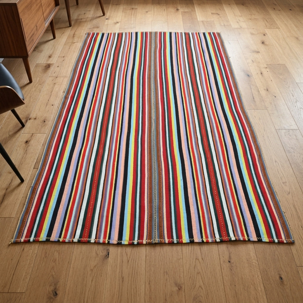 Oriental pattern on the Kalophila vintage kilim rug – handwoven flatweave in Anatolia, Turkey