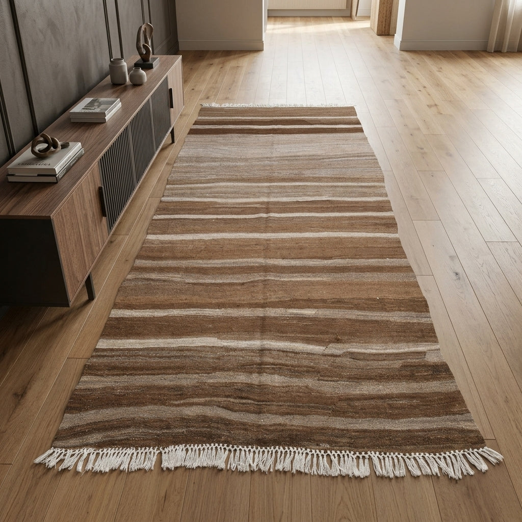 Striped pattern on the Kyrigena vintage kilim runner rug – handwoven flatweave in Anatolia, Turkey