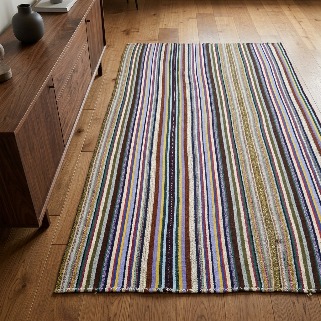 Striped pattern on the Philodoxe vintage kilim rug – handwoven flatweave in Anatolia, Turkey
