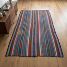 Striped pattern on the Semaisik vintage kilim rug – handwoven flatweave in Anatolia, Turkey