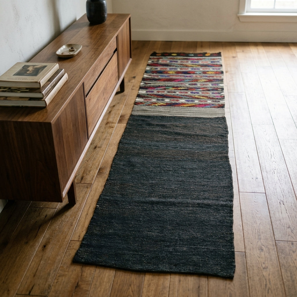 Ikat pattern on the Gulgun vintage runner rug – handmade in Anatolia, Turkey