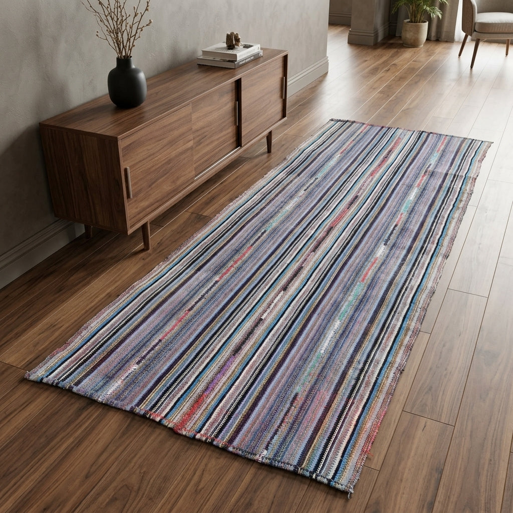 Striped pattern on the Kyanozoe vintage kilim runner rug – handwoven flatweave in Anatolia, Turkey