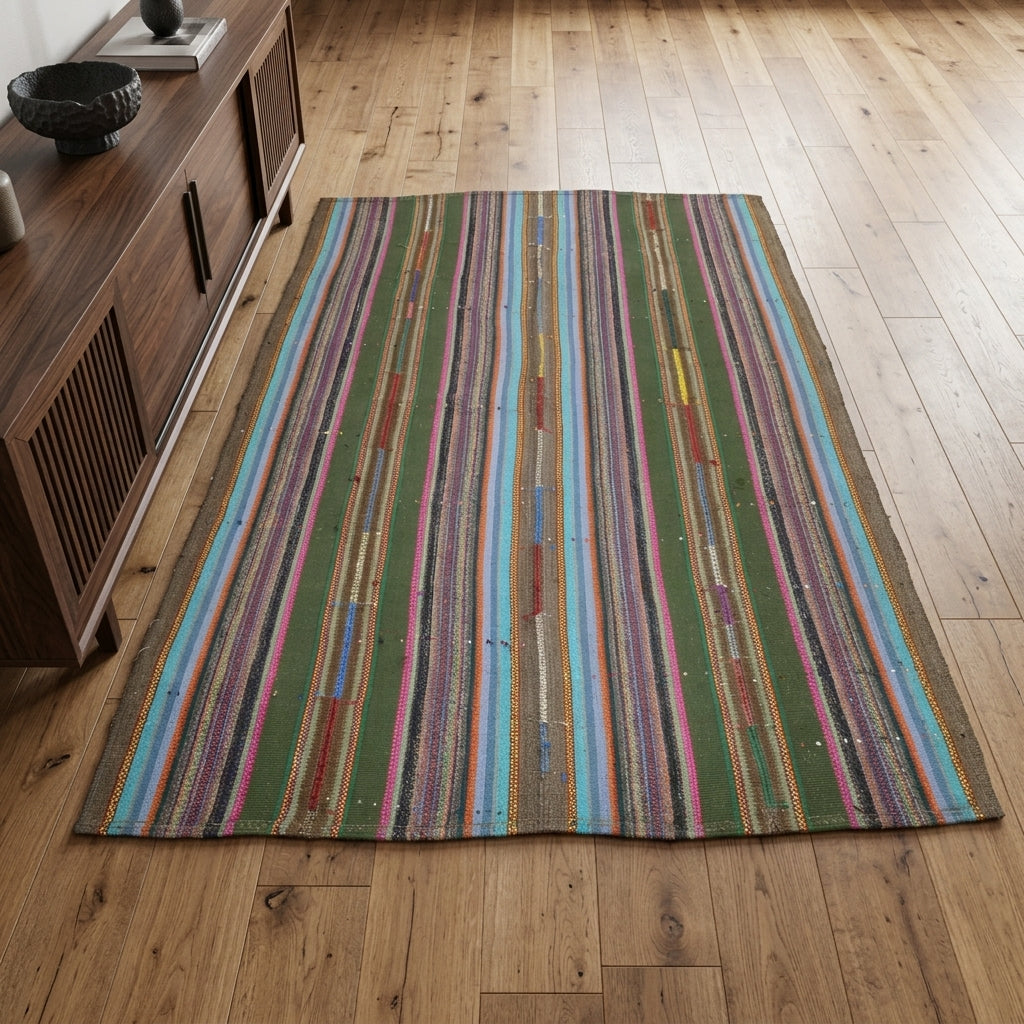 Striped pattern on the Petrocharis vintage kilim rug – handwoven flatweave in Anatolia, Turkey