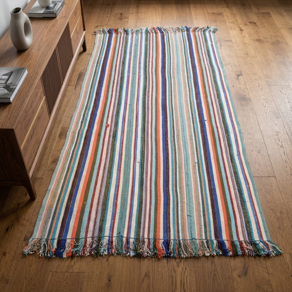 Striped pattern on the Simsad vintage kilim rug – handwoven flatweave in Anatolia, Turkey