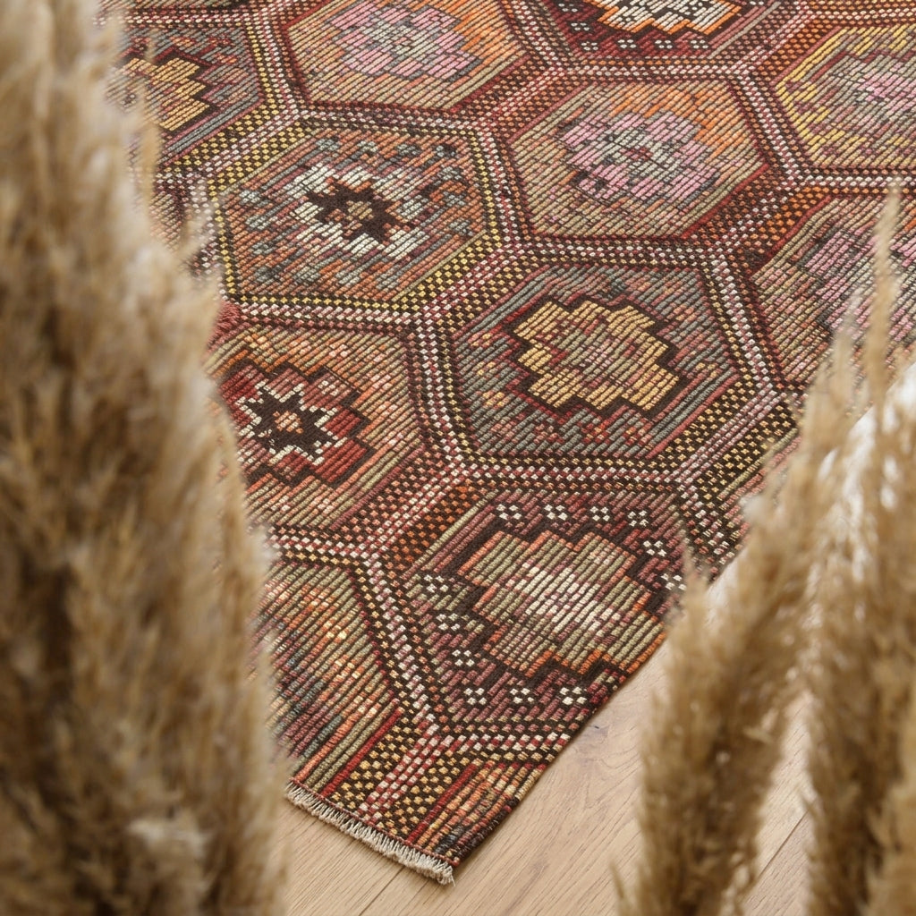 Ikat pattern on the Sahradil vintage kilim rug – handwoven flatweave in Anatolia, Turkey