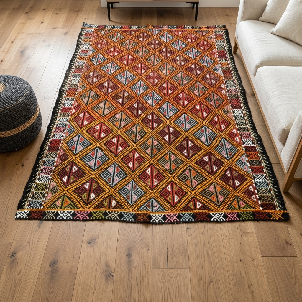 Ikat pattern on the Cesme vintage kilim rug – handwoven flatweave in Anatolia, Turkey