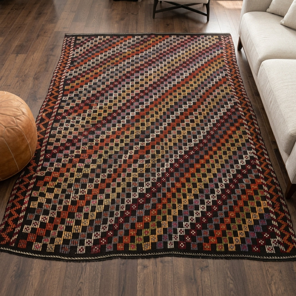 Ikat pattern on the Rukiye vintage kilim rug – handwoven flatweave in Anatolia, Turkey