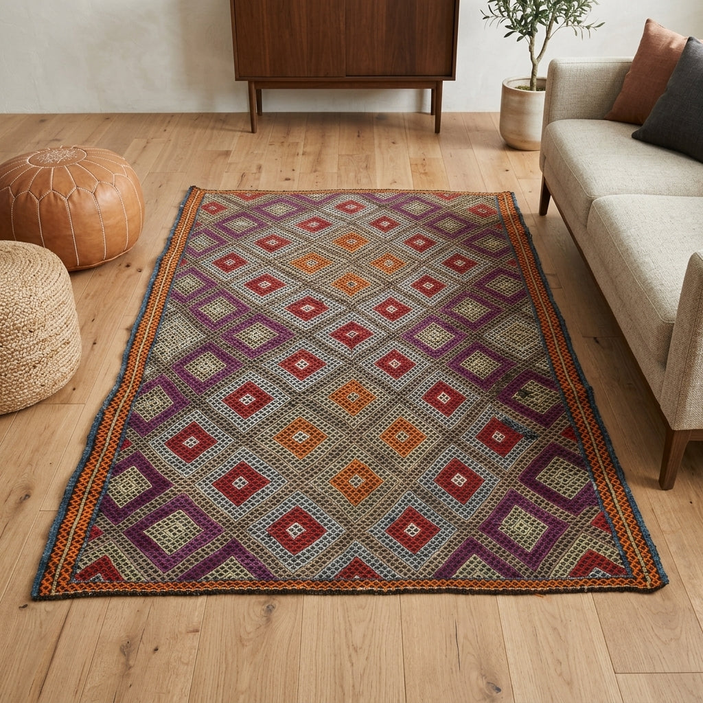 Ikat pattern on the Simgeruh vintage kilim rug – handwoven flatweave in Anatolia, Turkey