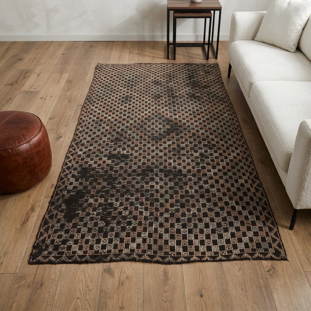Ikat pattern on the Gokpare vintage kilim rug – handwoven flatweave in Anatolia, Turkey