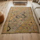 Geometric pattern on the Siderokleia vintage kilim rug – handwoven flatweave in Anatolia, Turkey