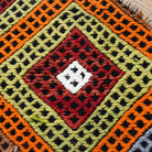 Checkered pattern on the Sunbulyaz vintage kilim rug – handwoven flatweave in Anatolia, Turkey