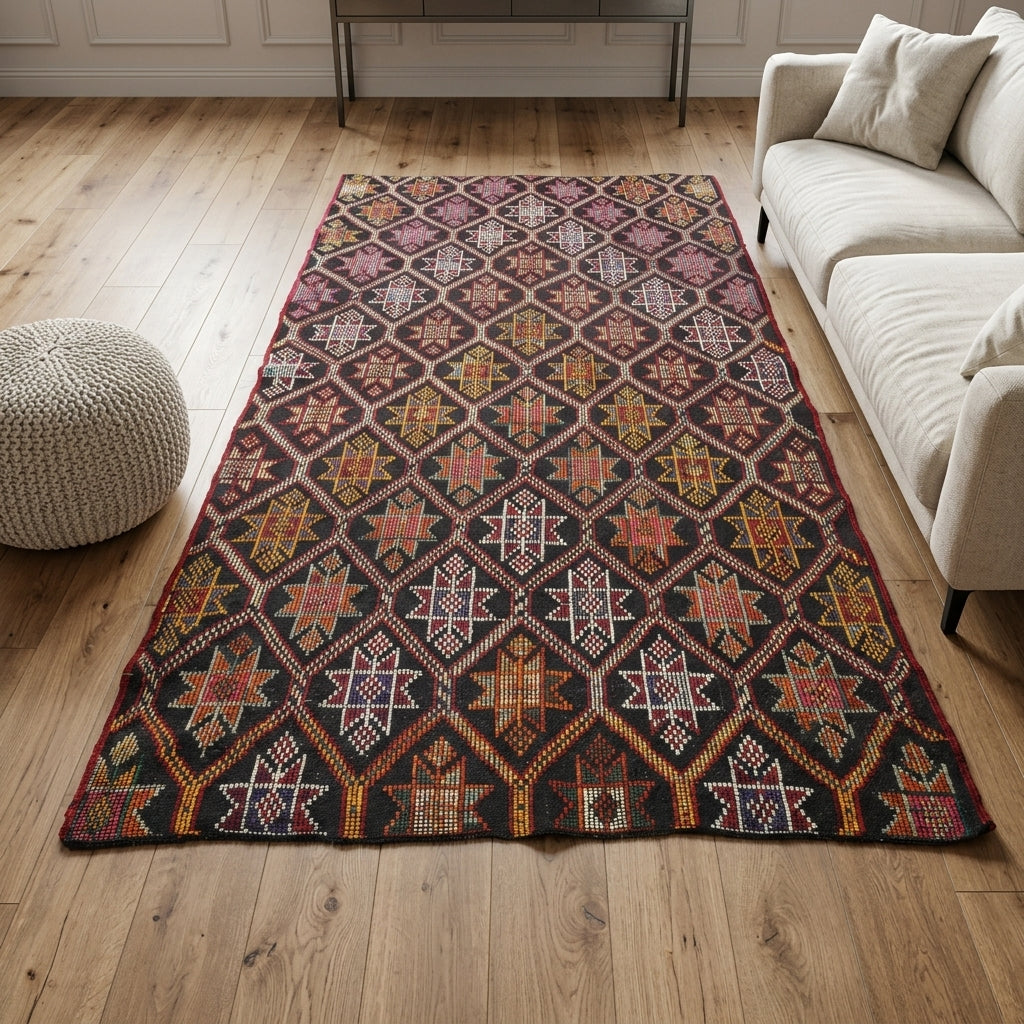 Ikat pattern on the Gamze vintage kilim rug – handwoven flatweave in Anatolia, Turkey