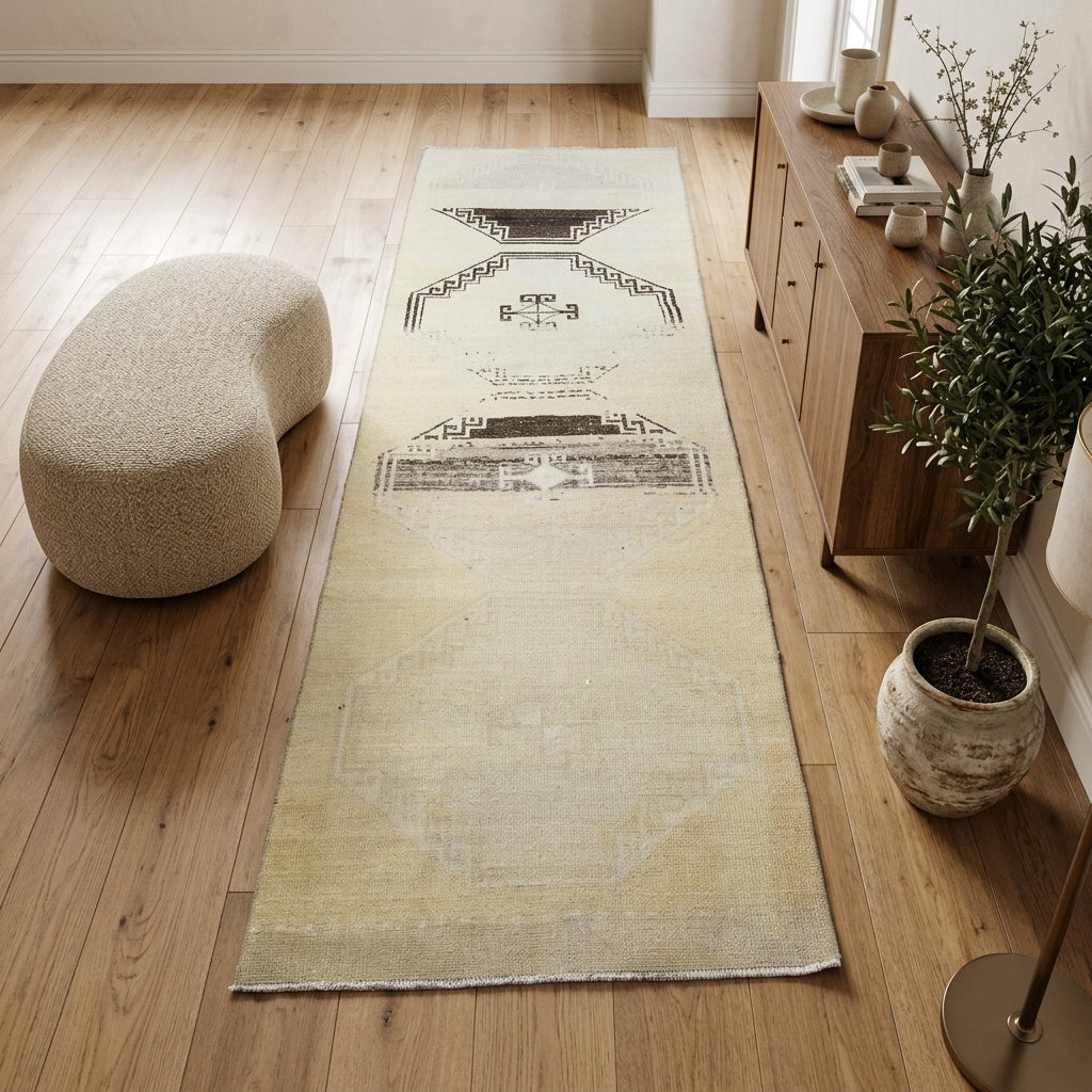 Tribal pattern on the Findiknaz antique washed vintage runner rug – handmade in Anatolia, Turkey
