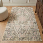 Oriental pattern on the Semaruh vintage area rug – handmade in Anatolia, Turkey