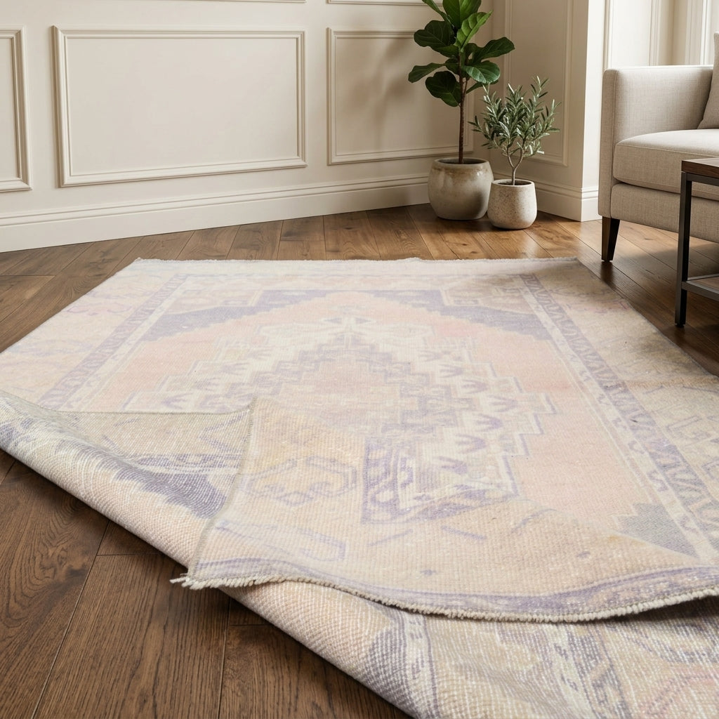 Oriental pattern on the Filizbahar vintage area rug – handmade in Anatolia, Turkey
